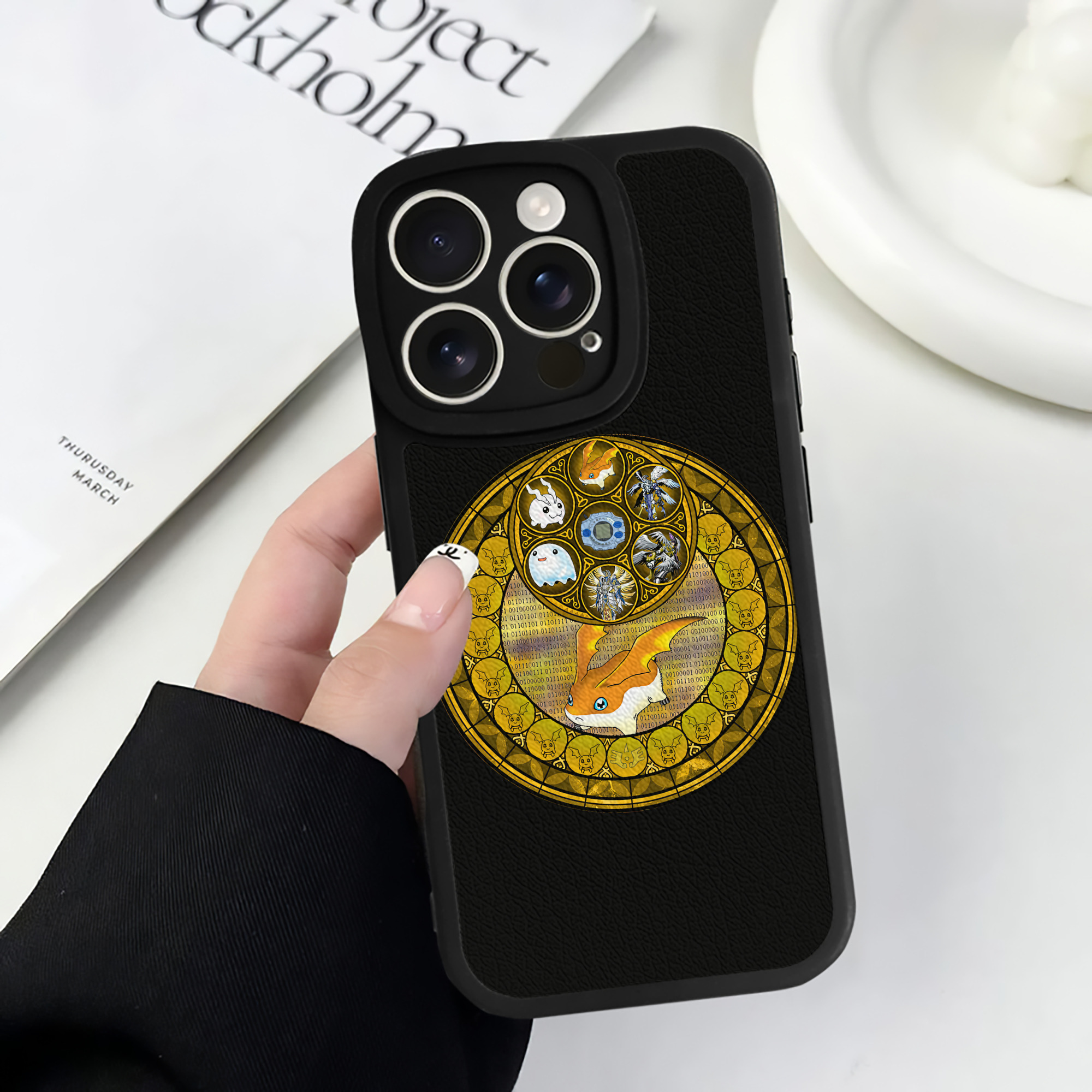 （画像用） Digimon デジタルモンスター/デジモン 【iPhone 16シリーズ対応】シリコンスマホケース（レザー調） 材質：シリコン